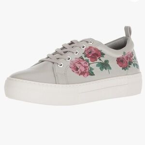 𝅺J/Slides Adele gray floral size 8.5 sneakers